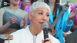 Viva Rai2! – Malika Ayane canta dal vivo "Come foglie" – 15/04/2024 - RaiPlay